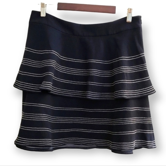 Banana Republic | 8 Navy skirt white stitch ruffle double layer - Picture 10 of 10